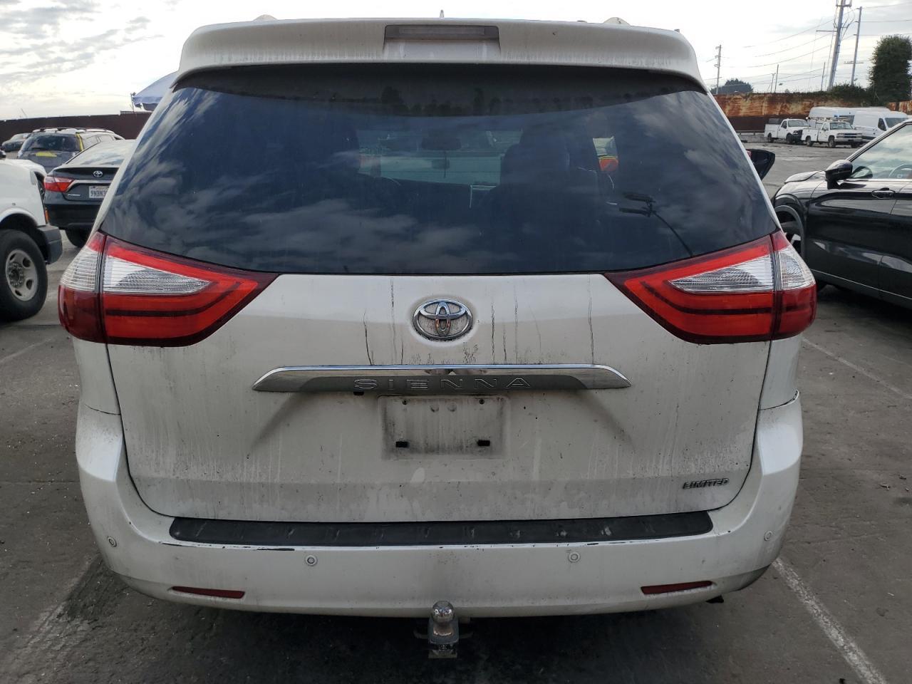 2016 TOYOTA SIENNA