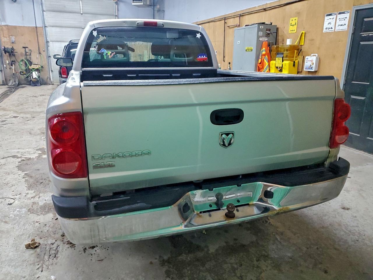 2005 DODGE Dakota