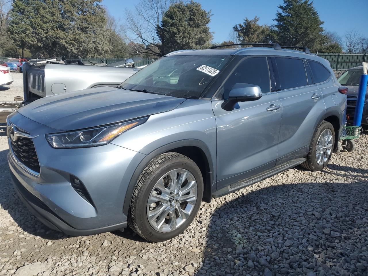 2019 NISSAN KICKS