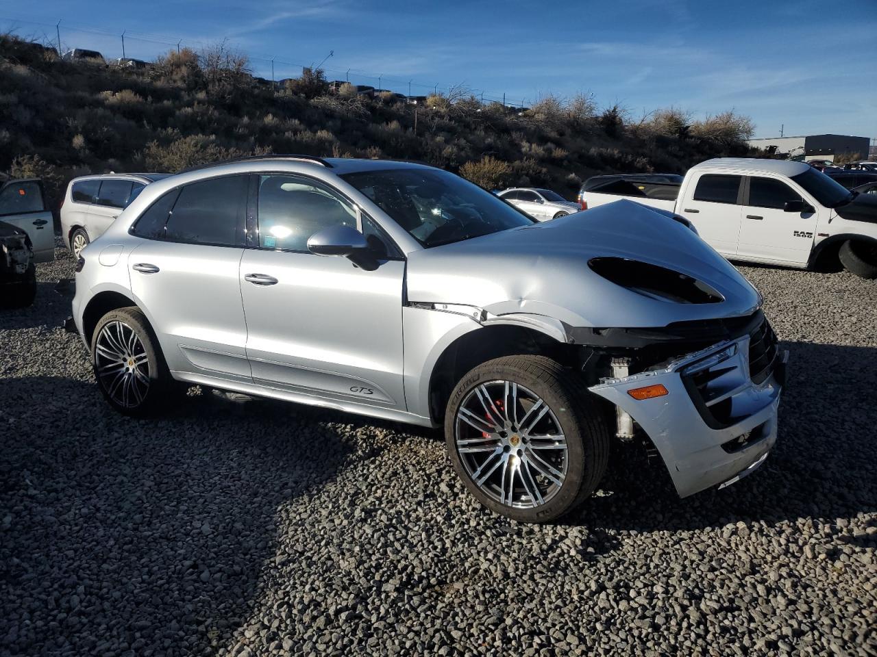 2017 PORSCHE Macan