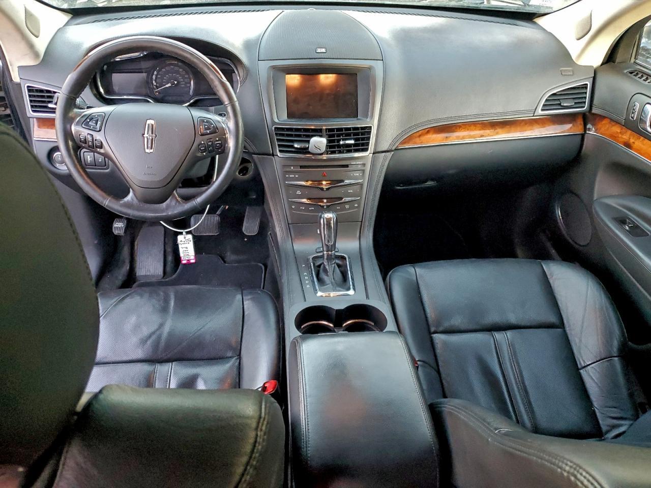 2016 LINCOLN MKT