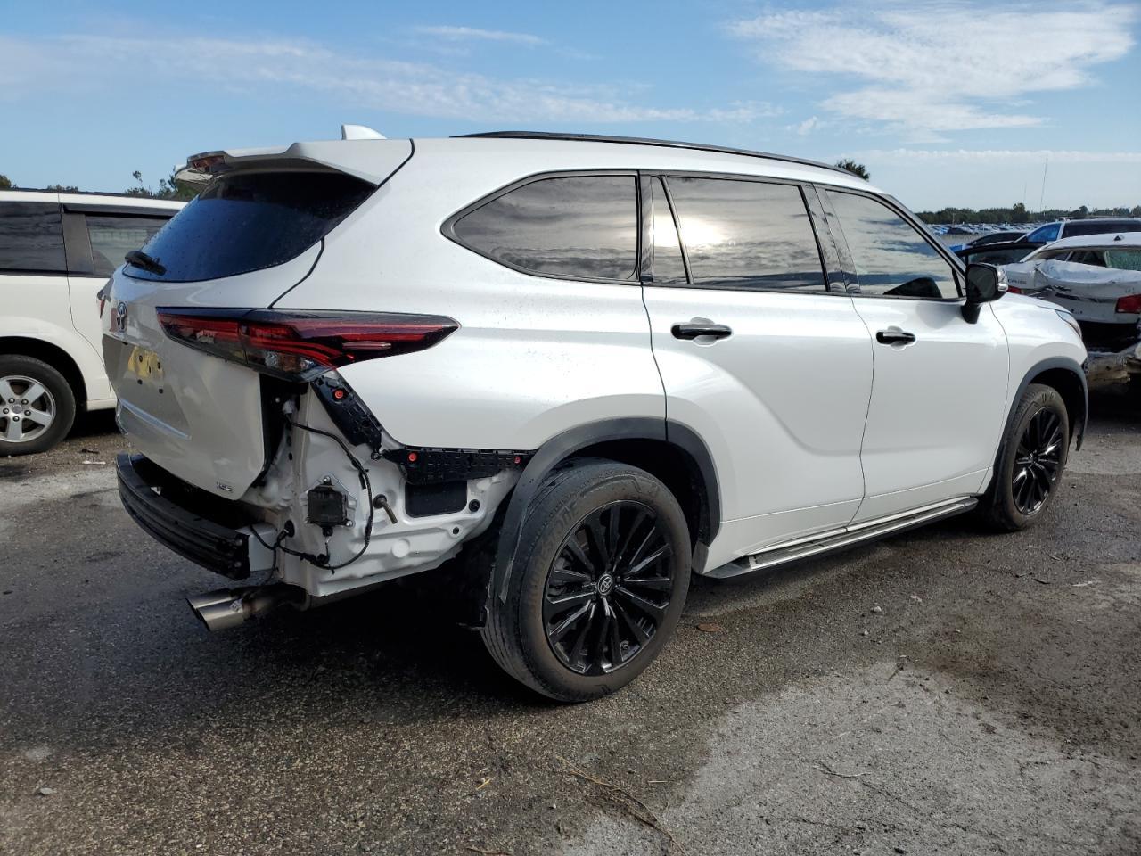 2024 TOYOTA HIGHLANDER