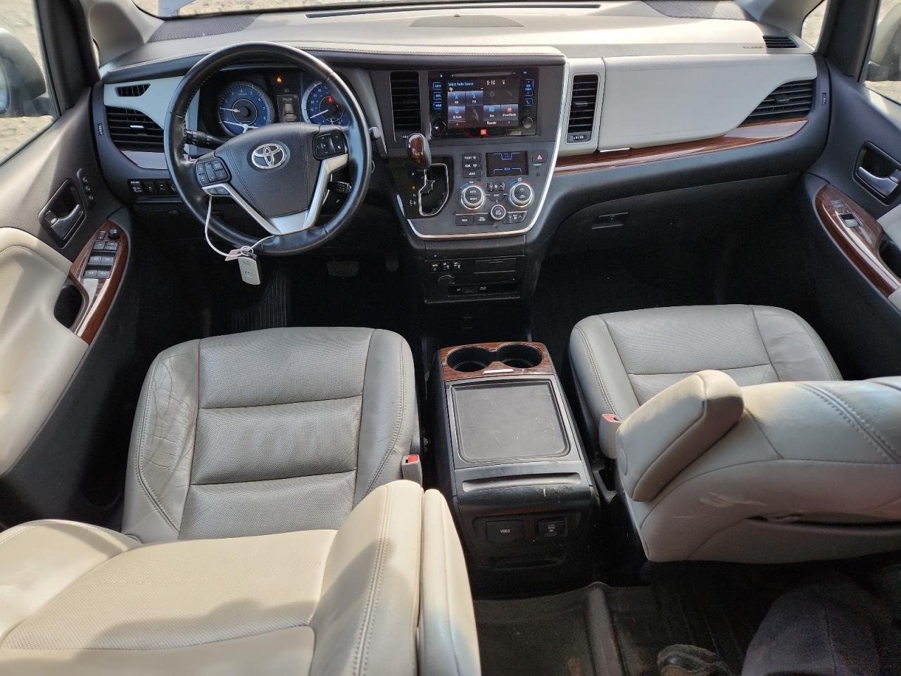 2017 TOYOTA SIENNA