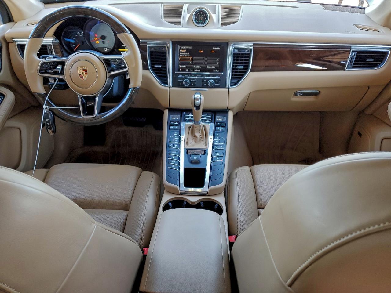 2015 PORSCHE Macan