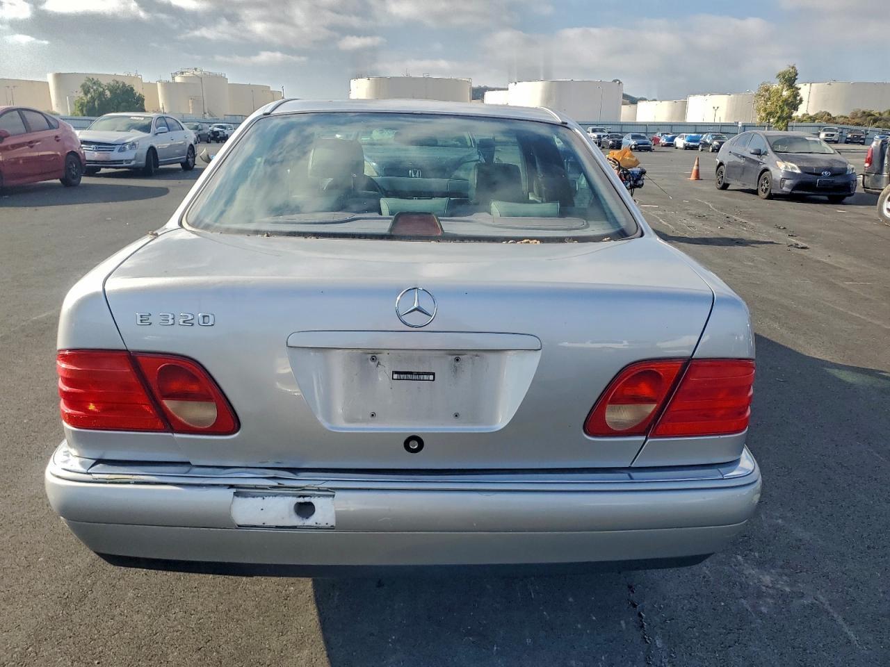 1998 MERCEDES-BENZ E-Class