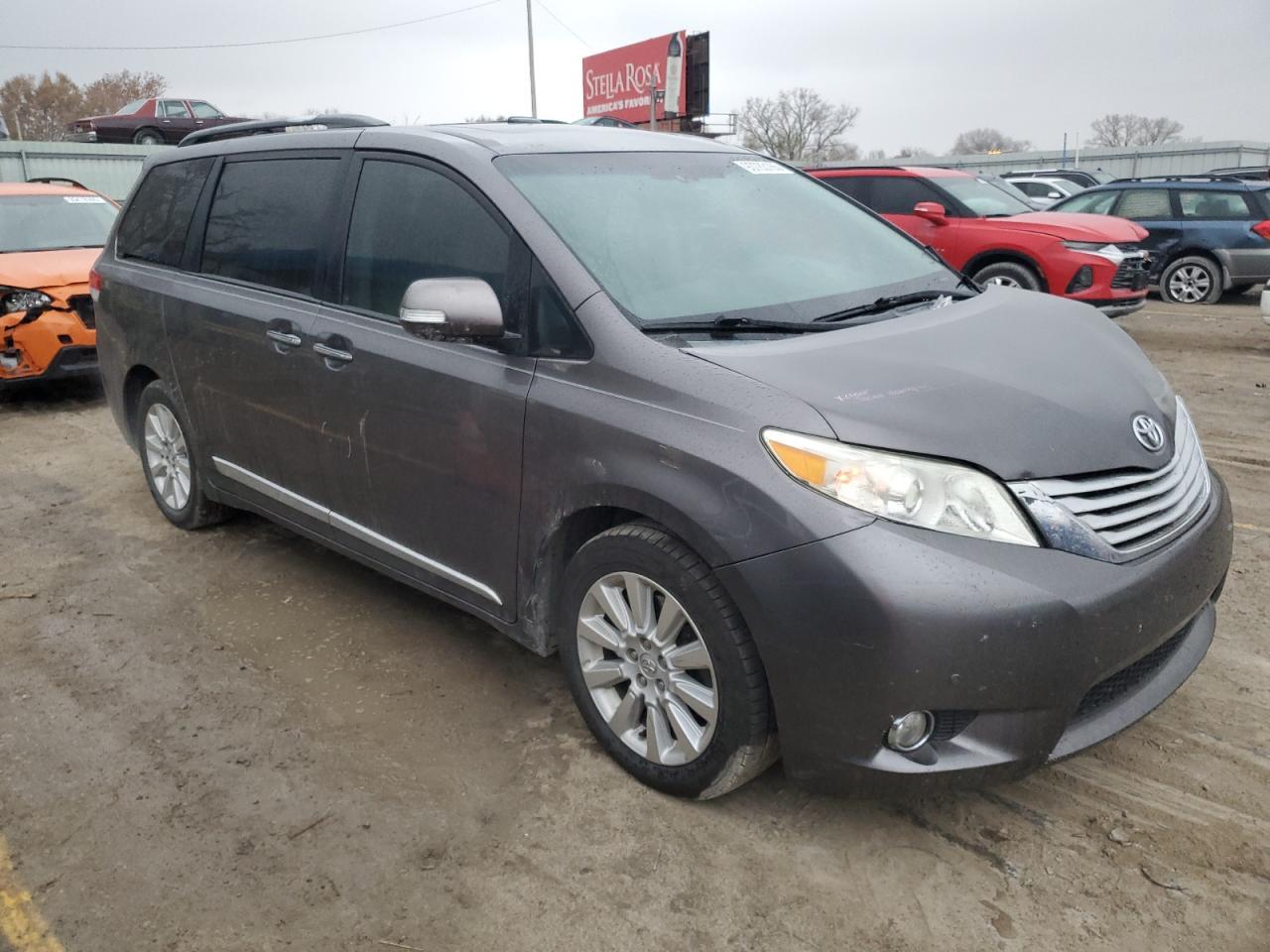 2013 TOYOTA SIENNA