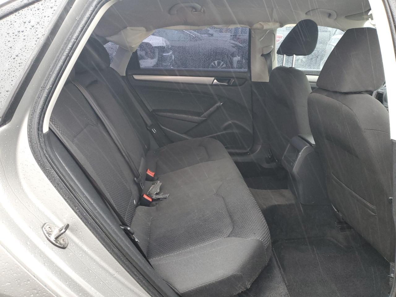 2012 VOLKSWAGEN Passat