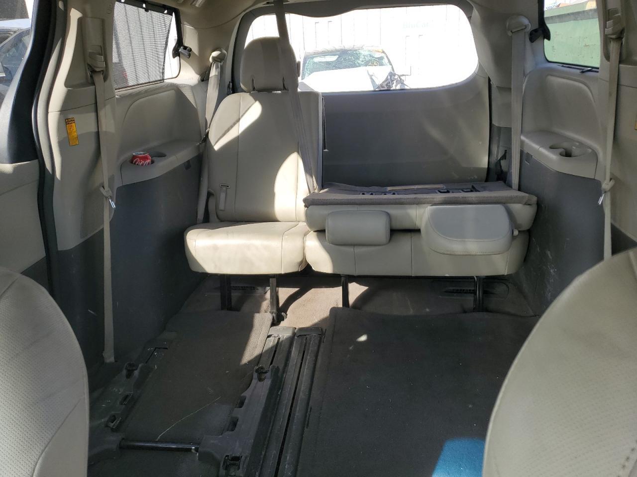 2014 TOYOTA SIENNA