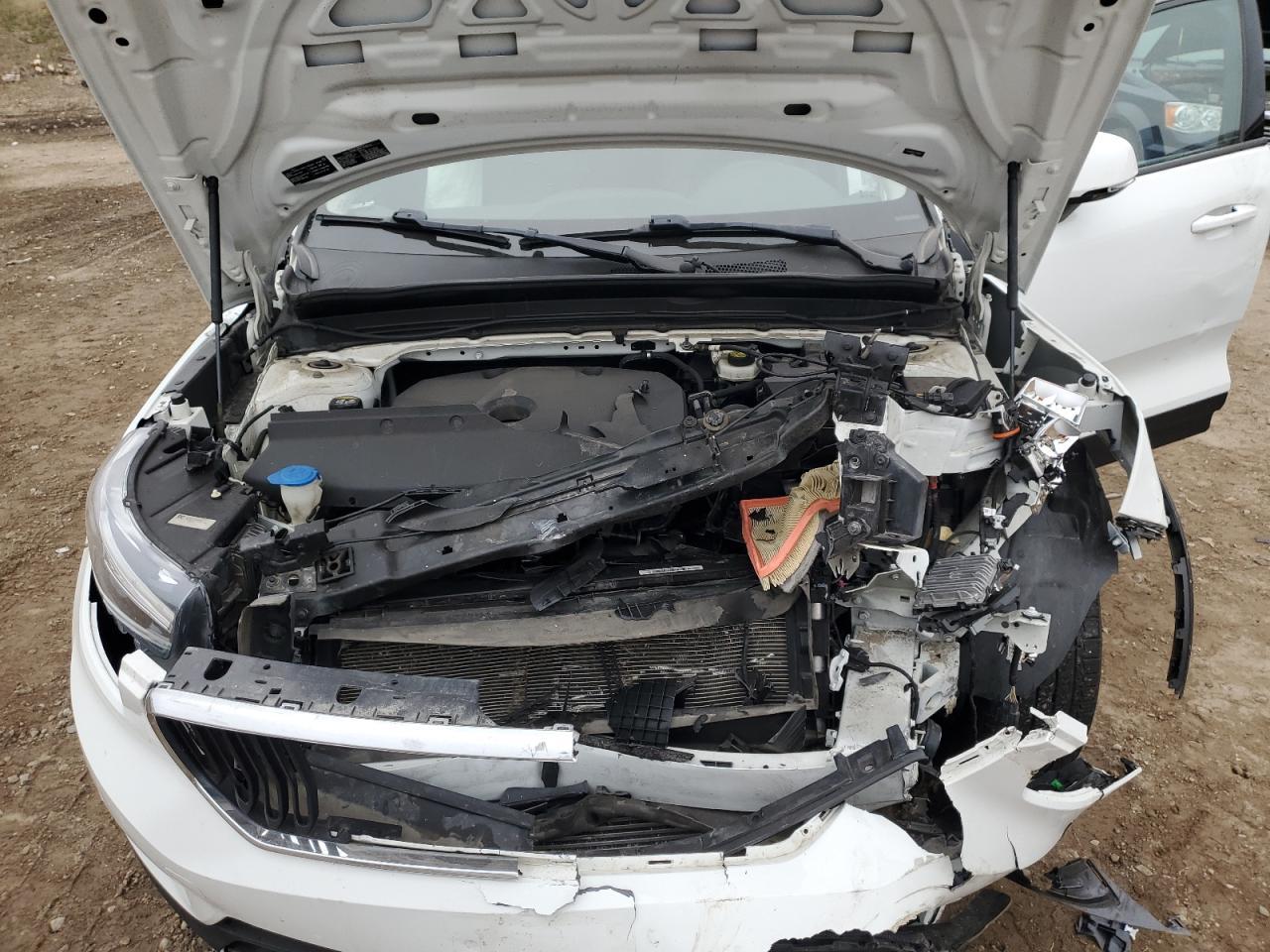 2019 VOLVO XC40
