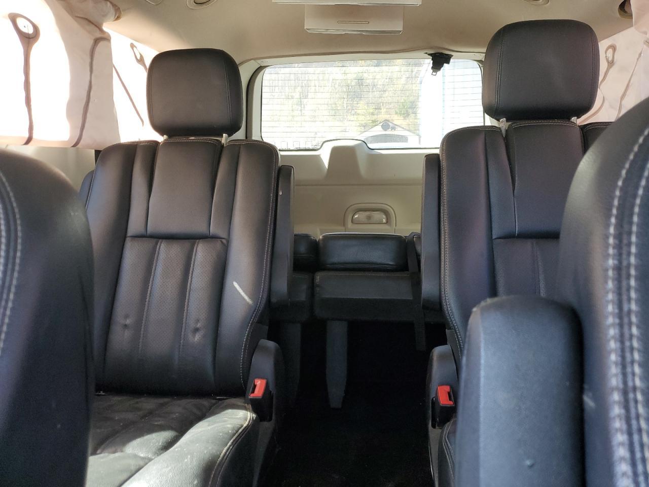 2012 CHRYSLER Town & Country
