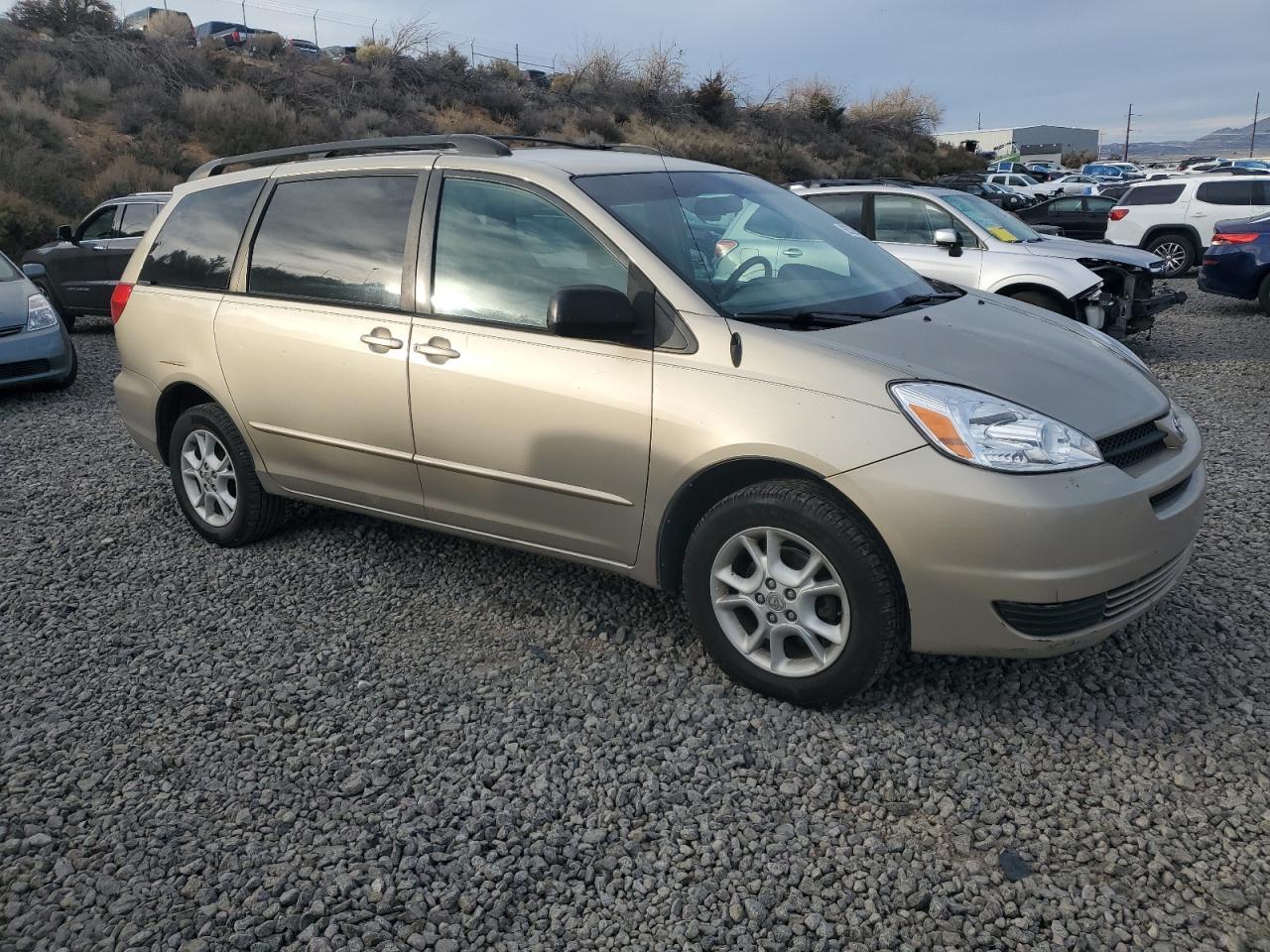 2004 TOYOTA SIENNA