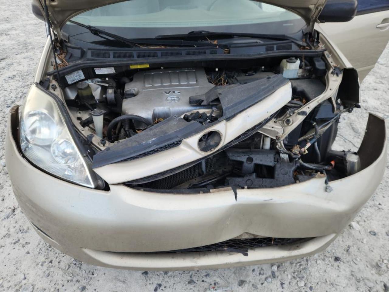 2009 TOYOTA SIENNA