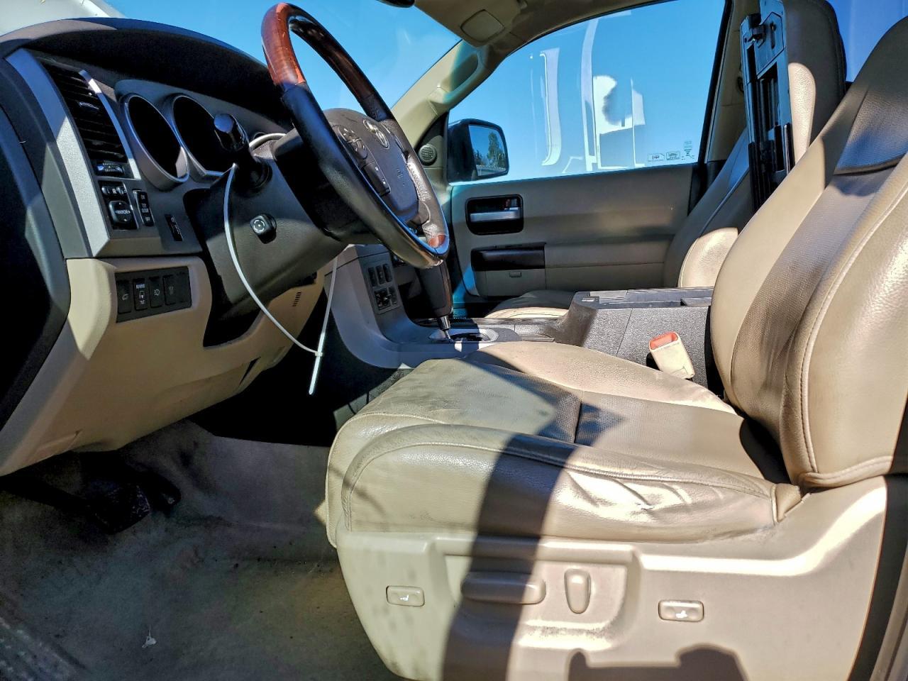 2011 TOYOTA Sequoia