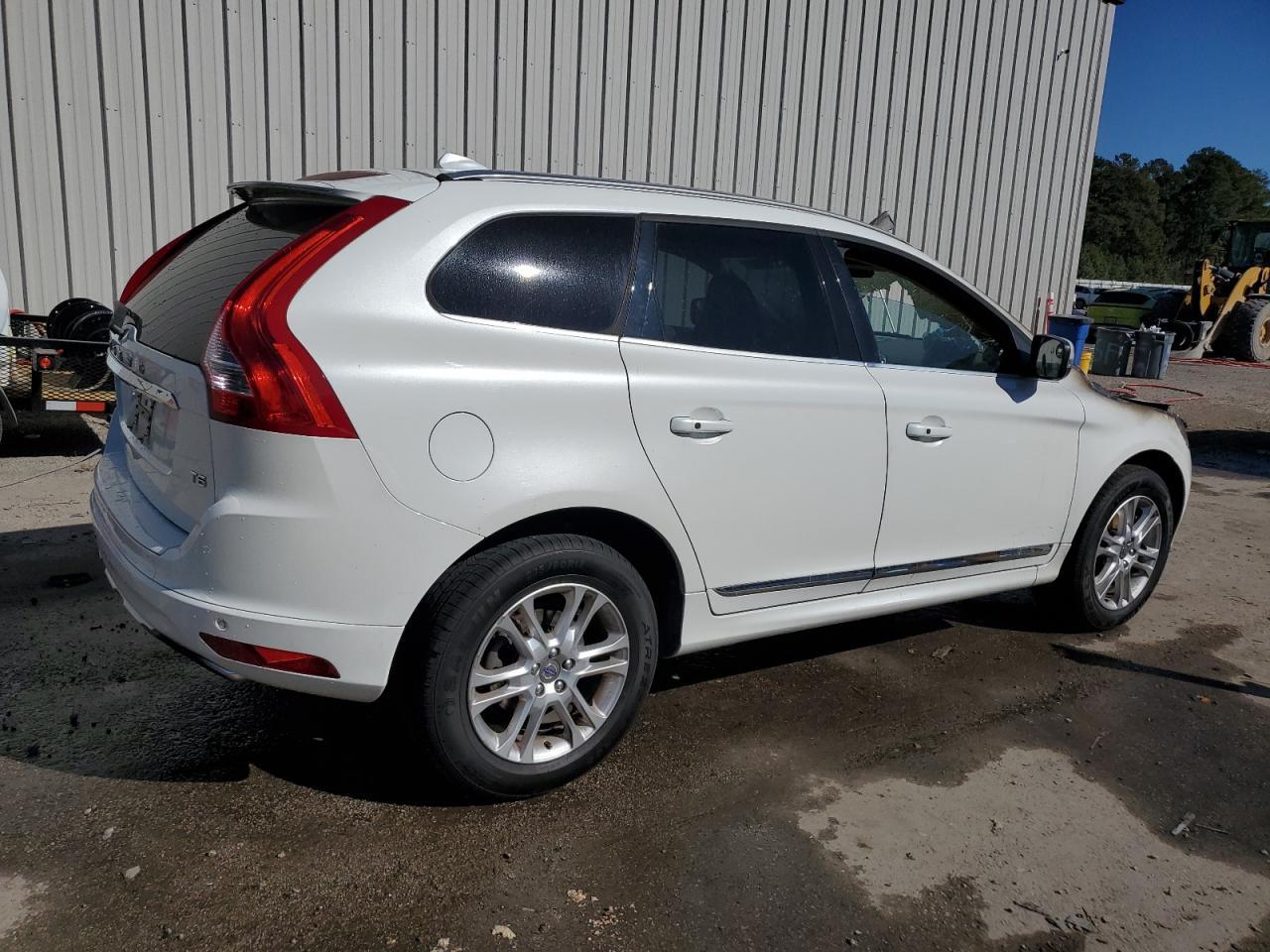 2015 VOLVO XC60