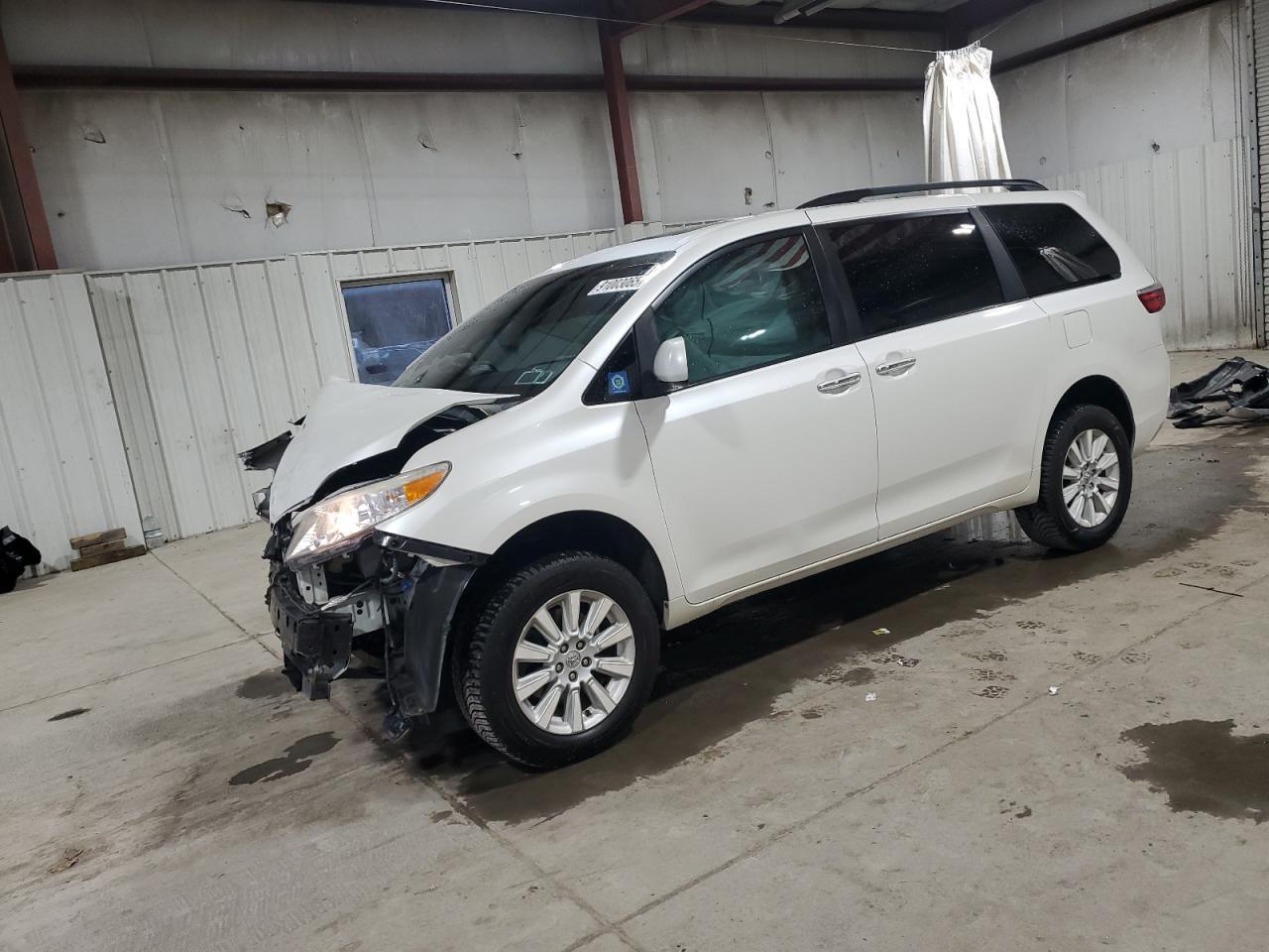 2015 TOYOTA SIENNA