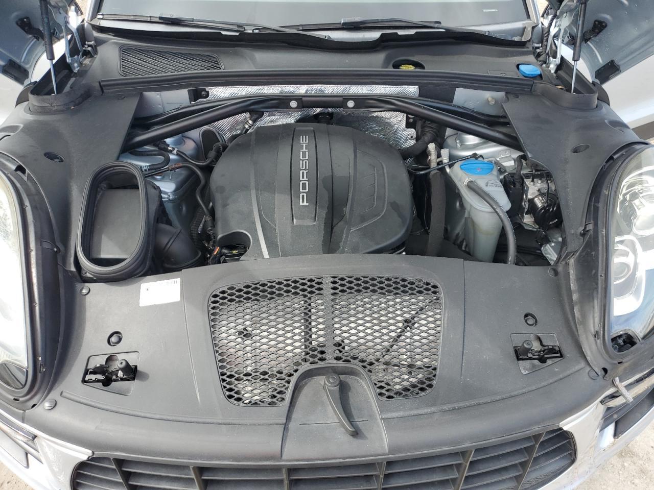 2017 PORSCHE Macan
