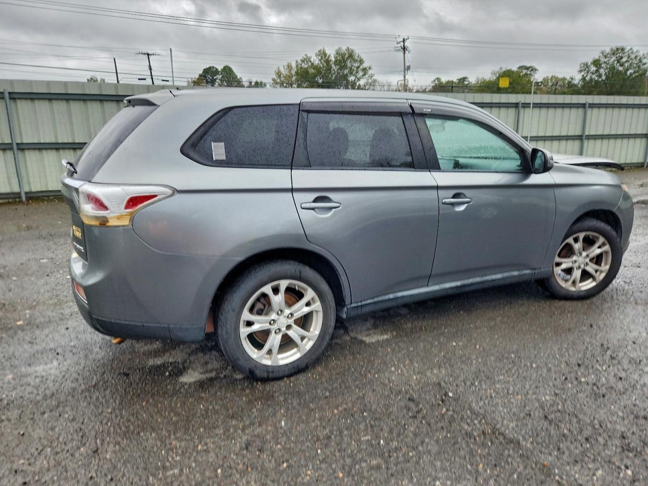 2014 MITSUBISHI outlander