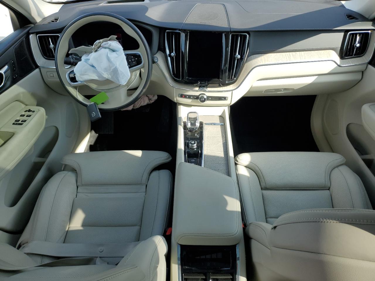 2022 VOLVO XC60