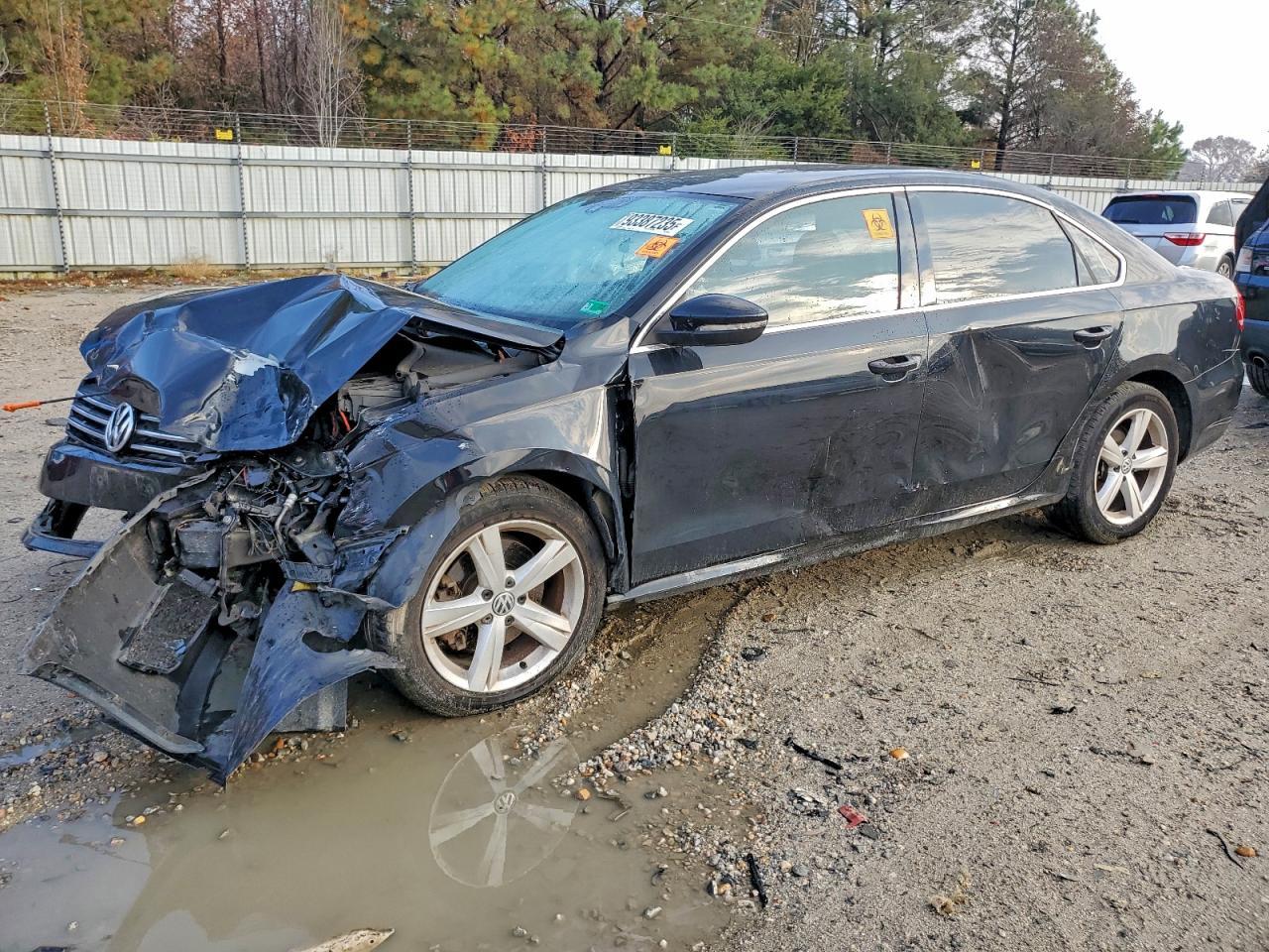 2012 VOLKSWAGEN Passat