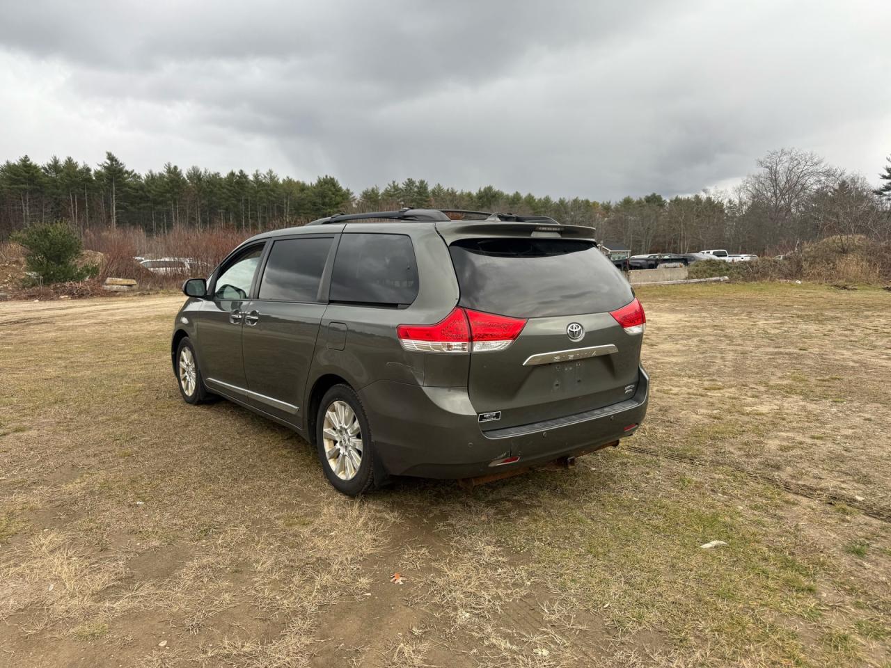 2011 TOYOTA SIENNA