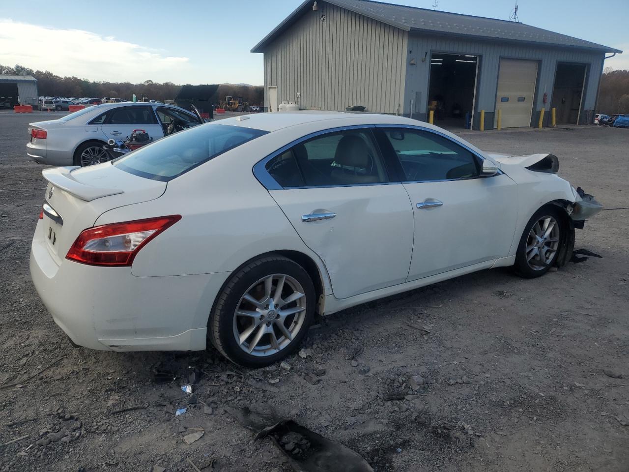 2011 NISSAN Maxima