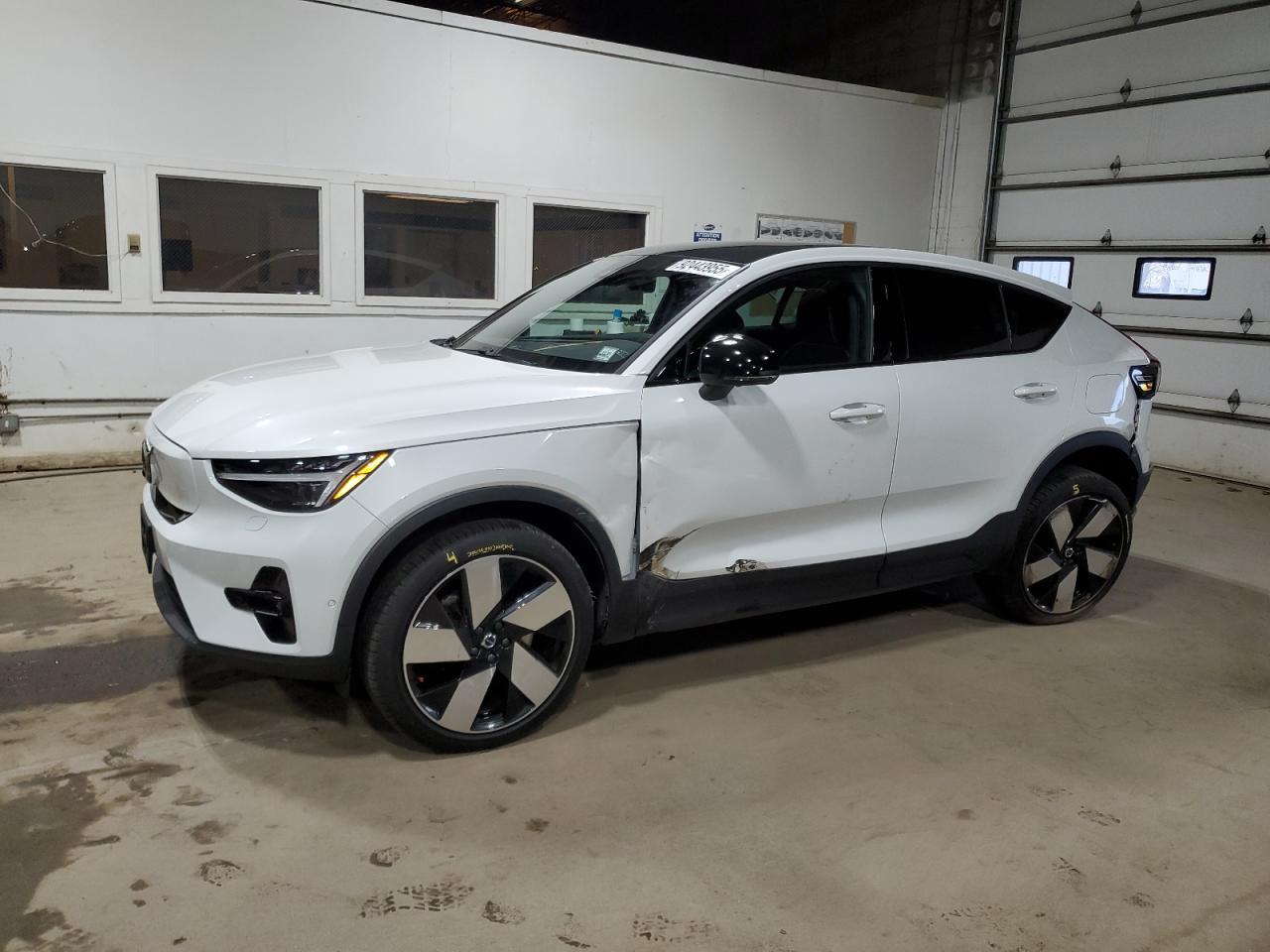 2023 VOLVO C40