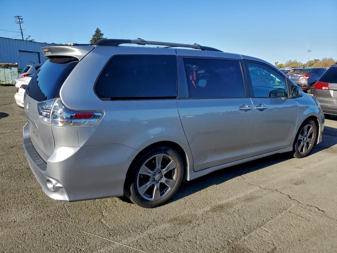 2017 TOYOTA SIENNA