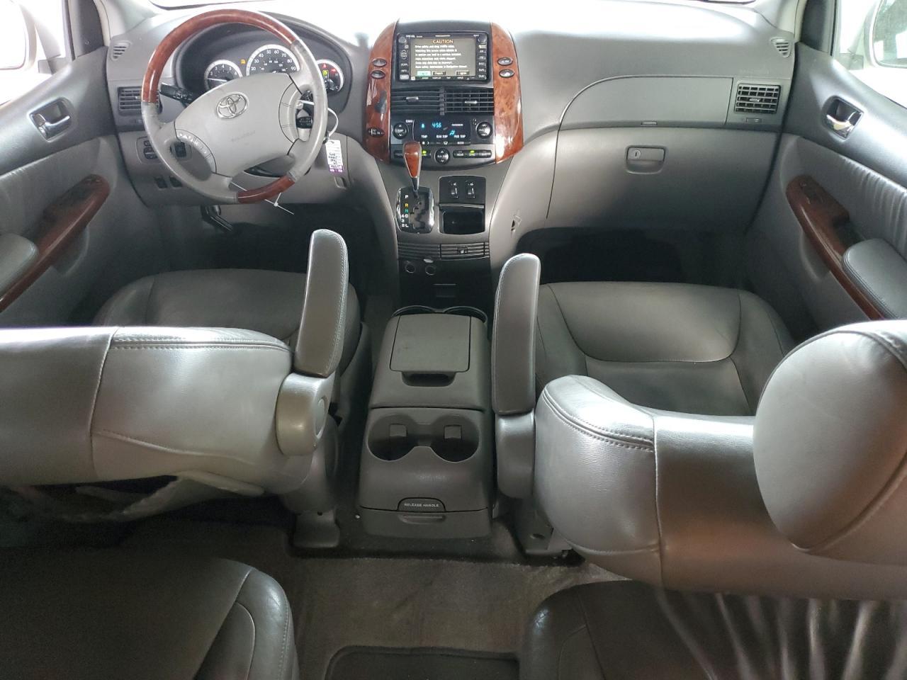 2004 TOYOTA SIENNA