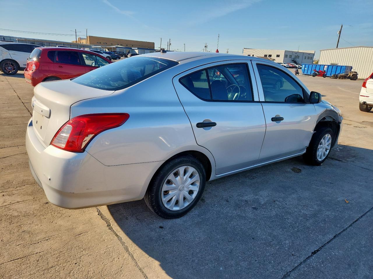 2015 NISSAN VERSA