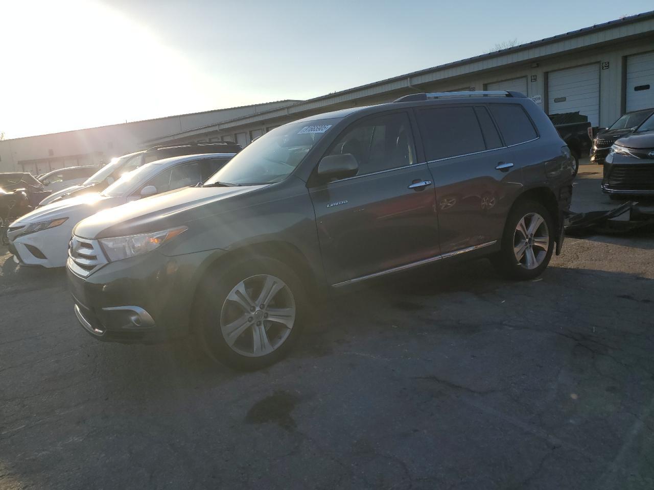 2011 TOYOTA HIGHLANDER