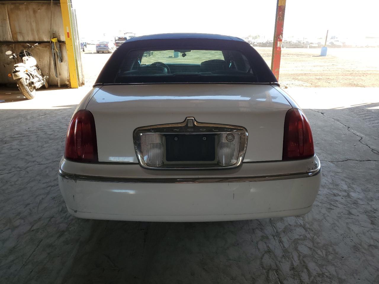 2001 LINCOLN Town Car