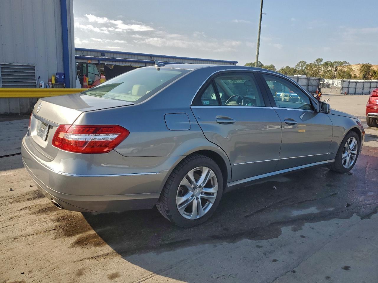 2011 MERCEDES-BENZ E-Class