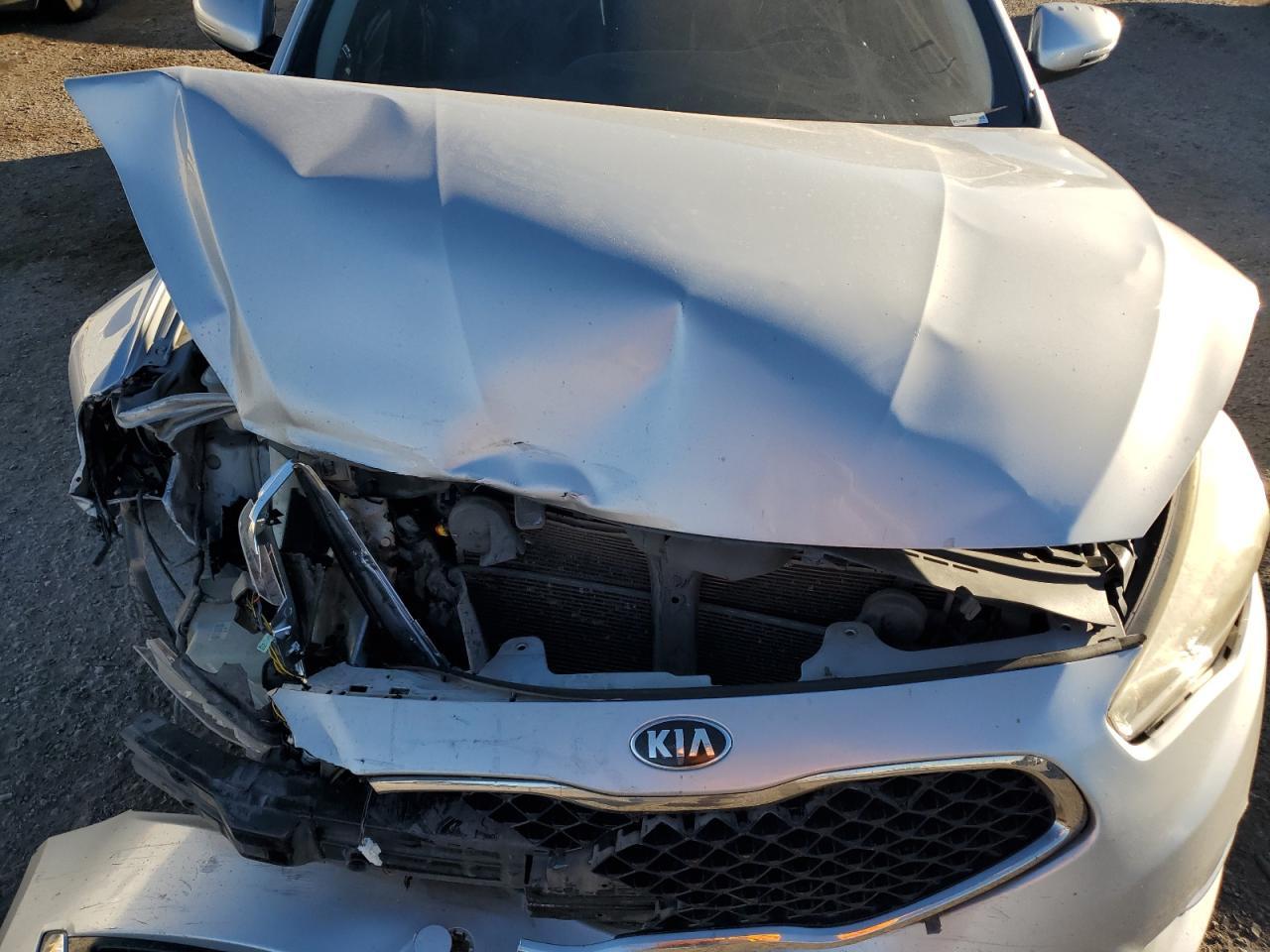 2016 KIA Cadenza