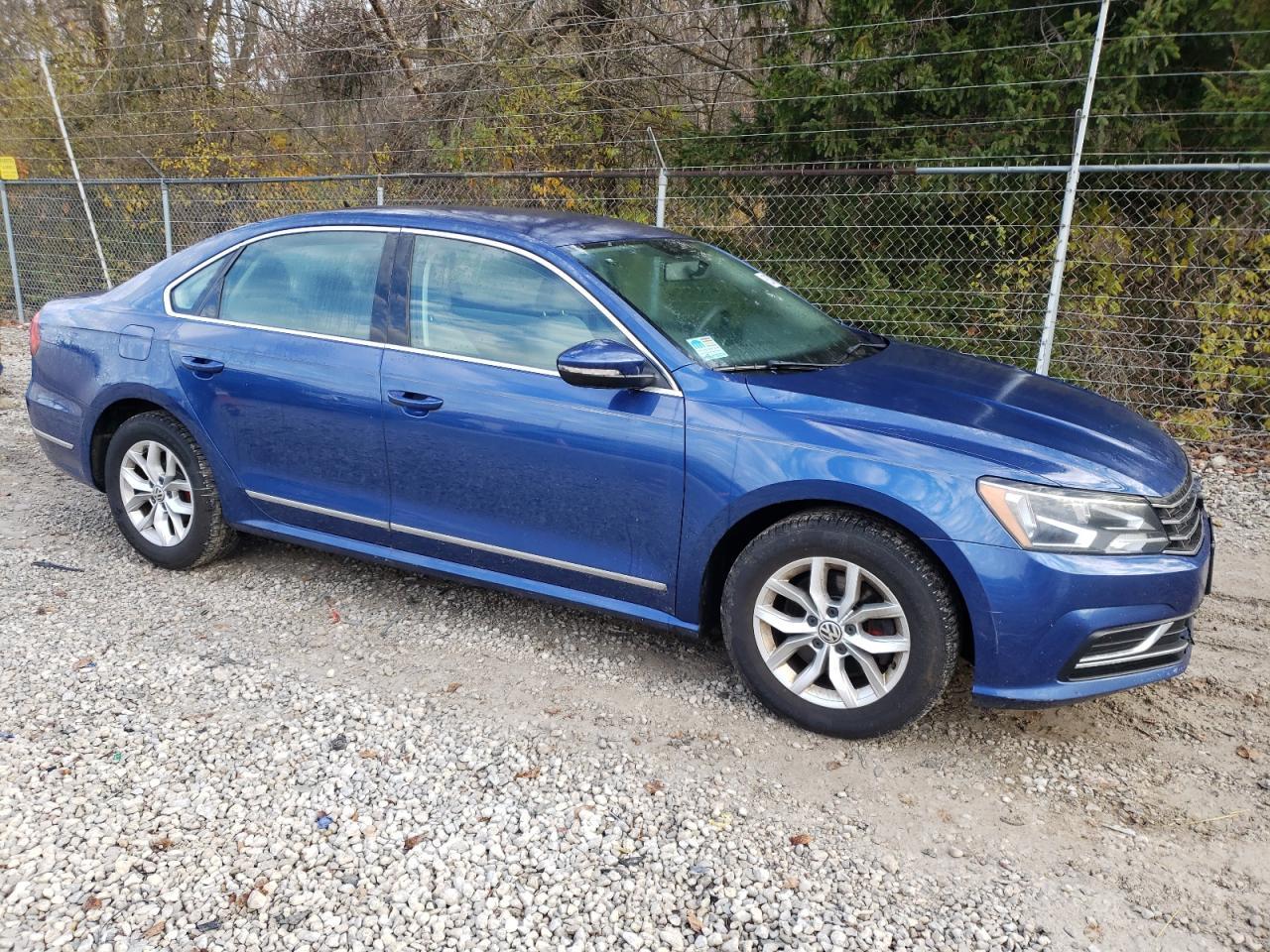 2017 VOLKSWAGEN Passat