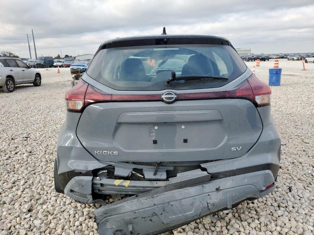 2024 NISSAN KICKS