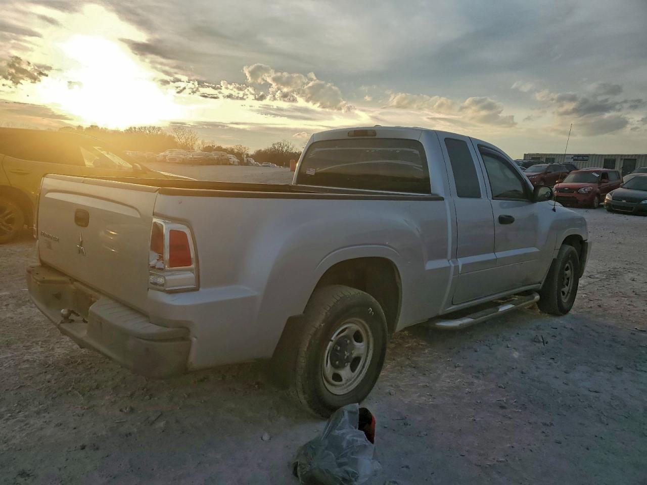 2007 MITSUBISHI Raider