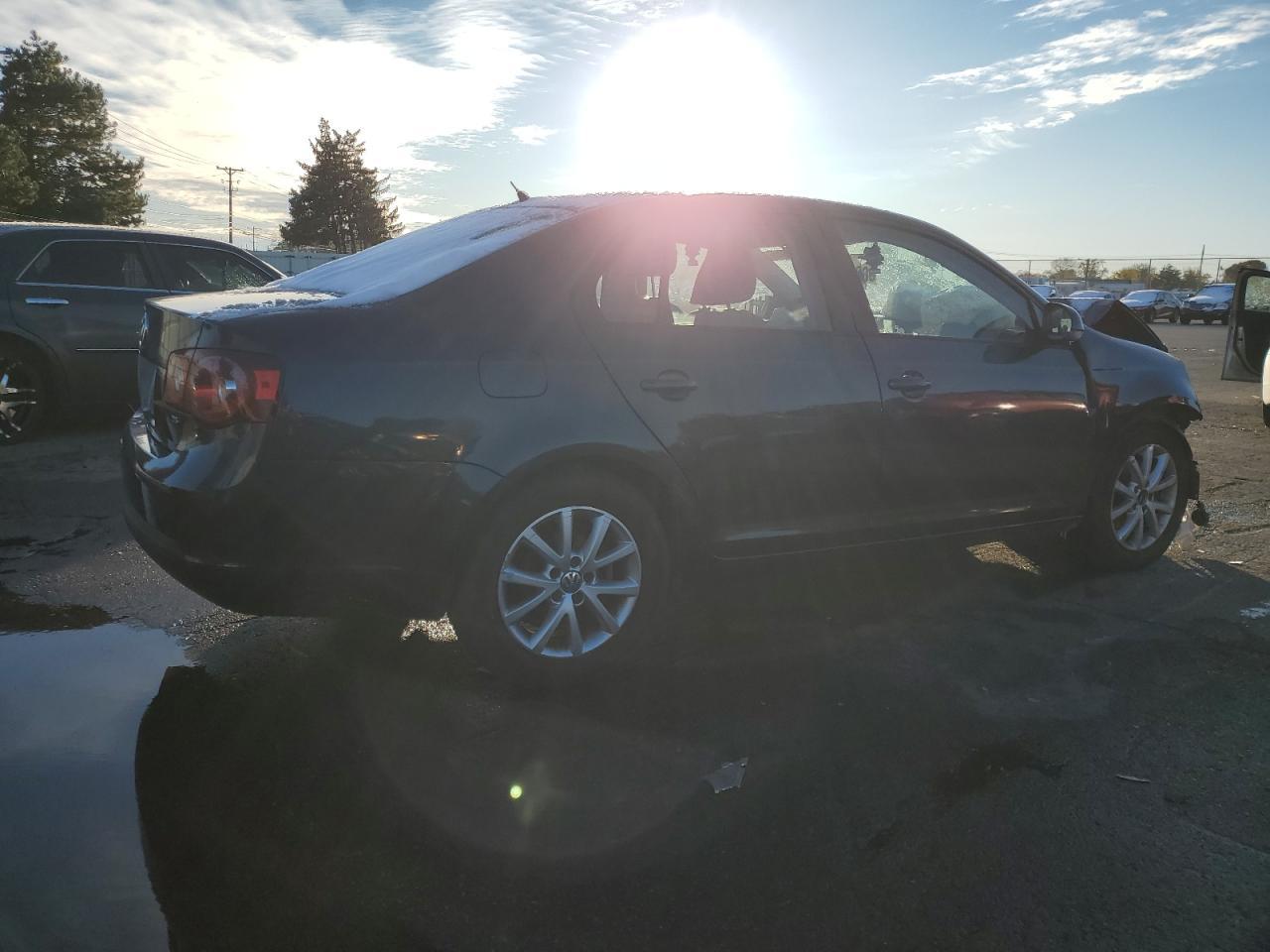 2010 VOLKSWAGEN JETTA