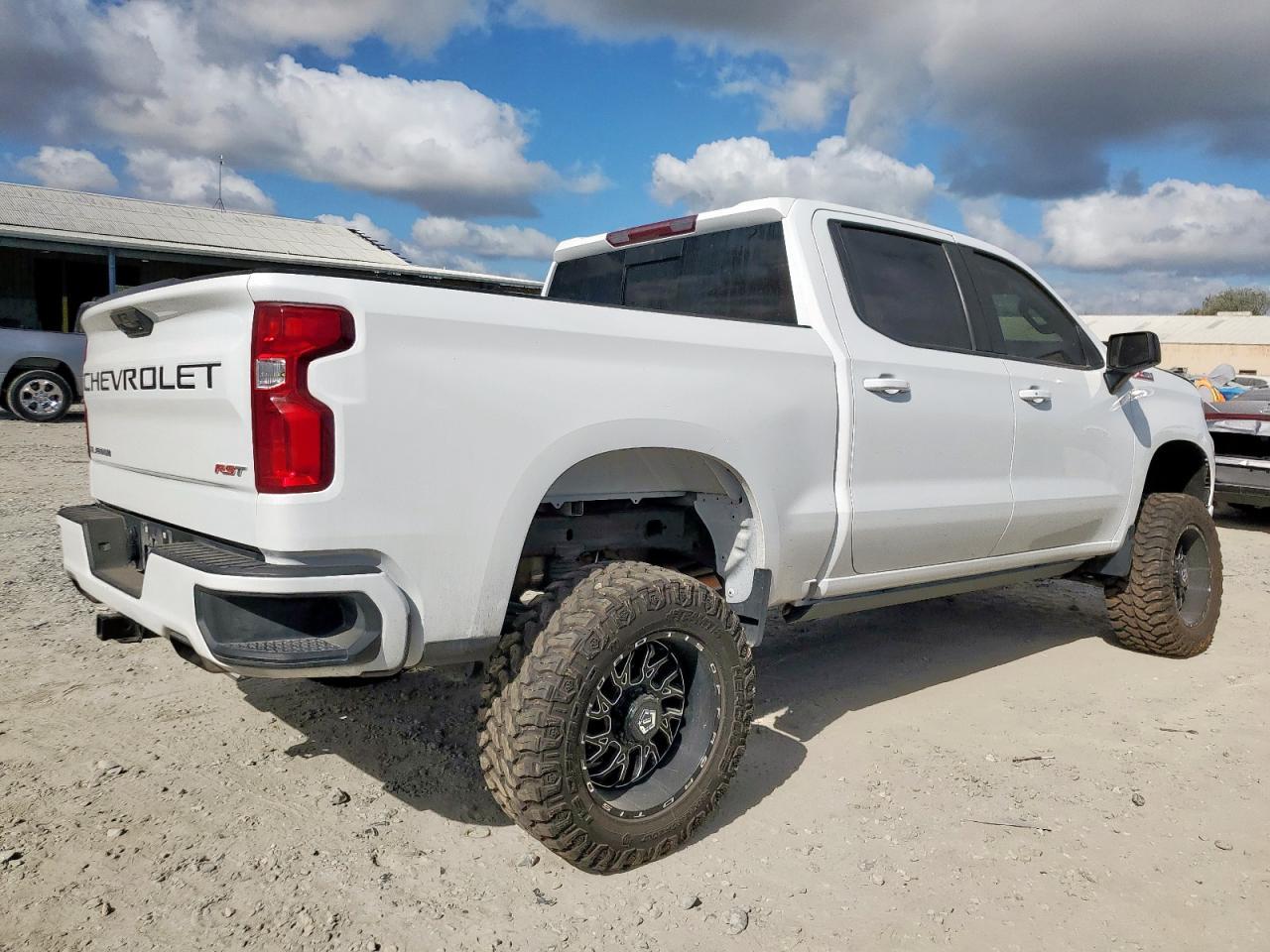 2023 CHEVROLET Silverado