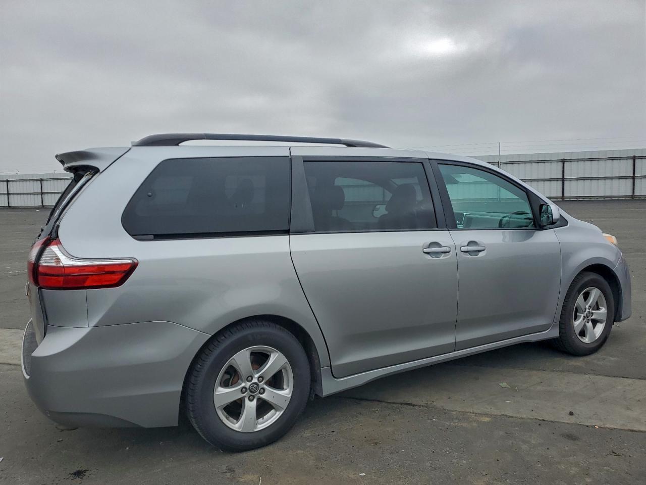 2018 TOYOTA SIENNA