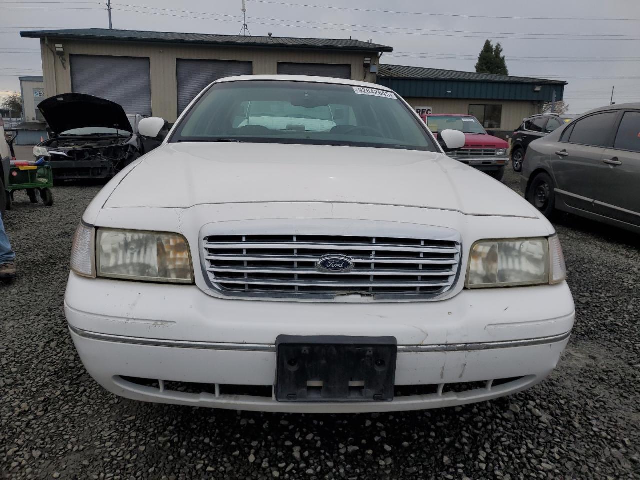 2000 FORD Crown Victoria