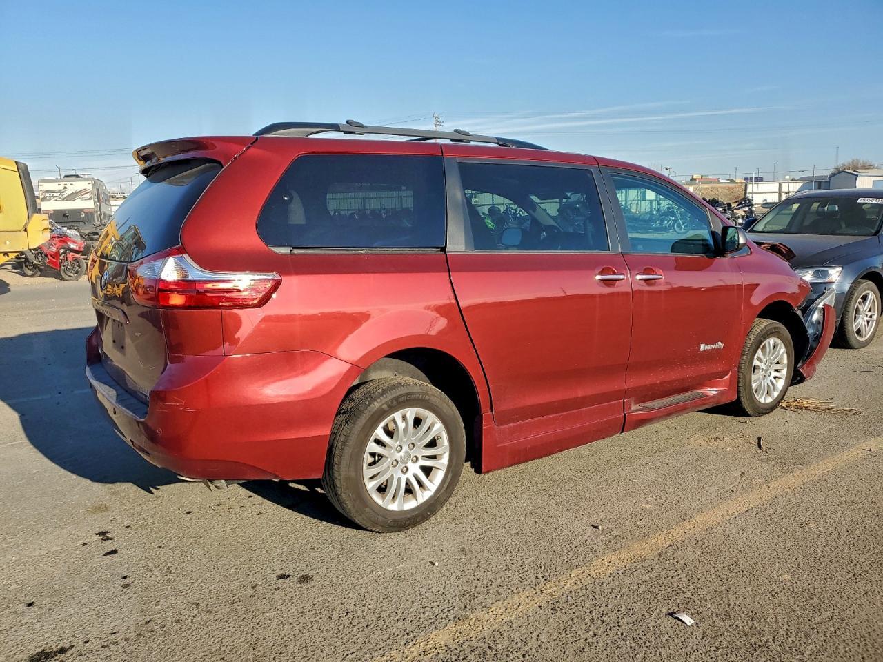 2015 TOYOTA SIENNA