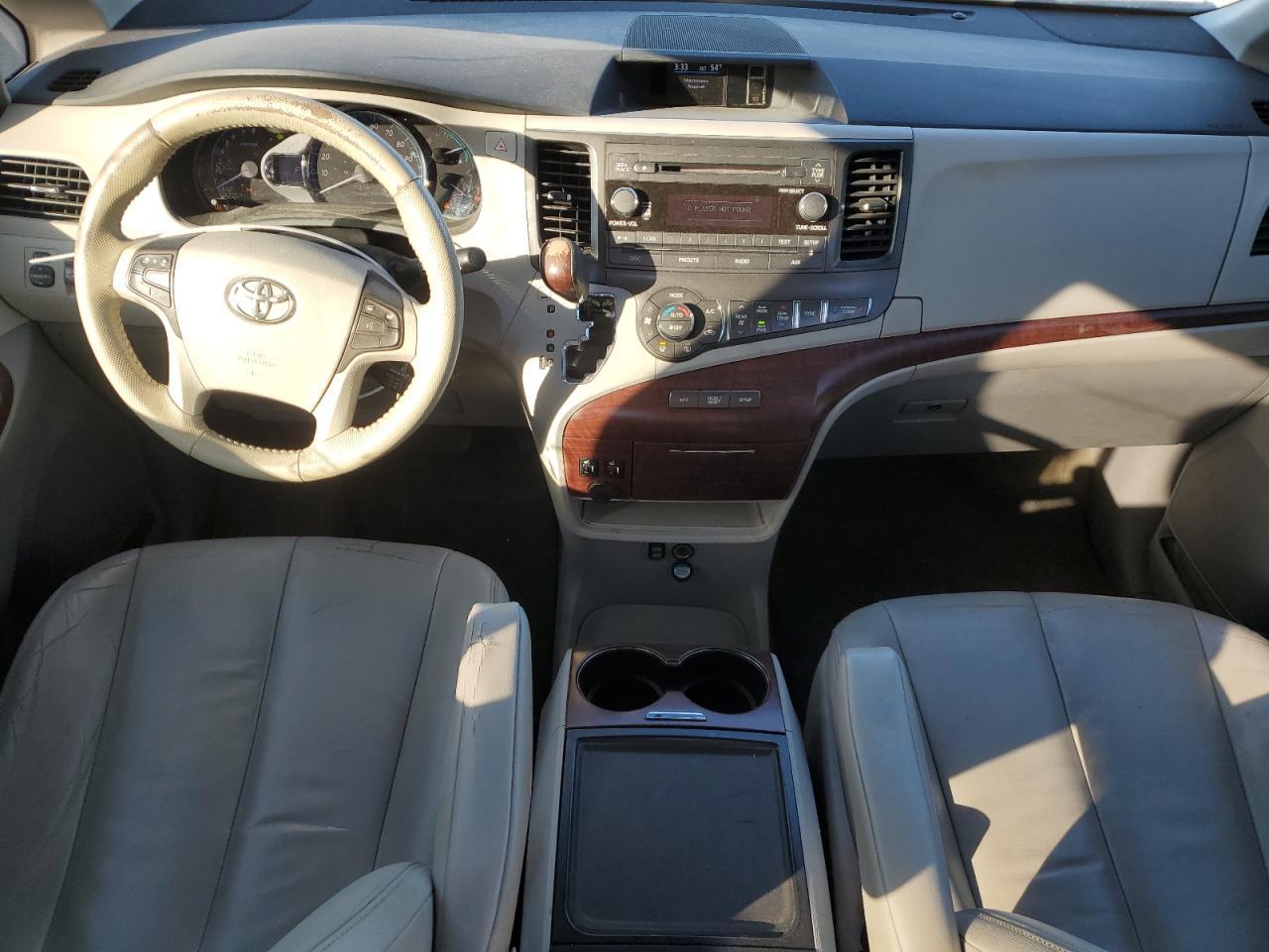 2014 TOYOTA SIENNA