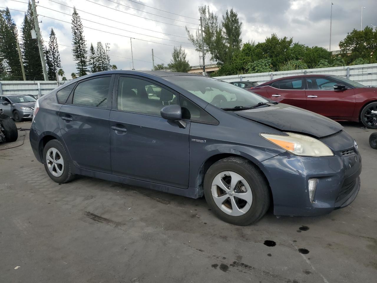 2013 TOYOTA PRIUS