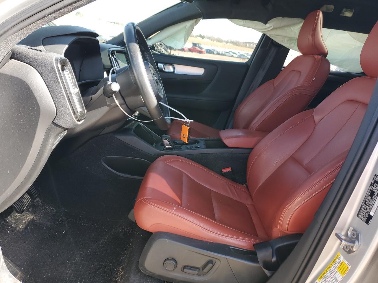 2019 VOLVO XC40
