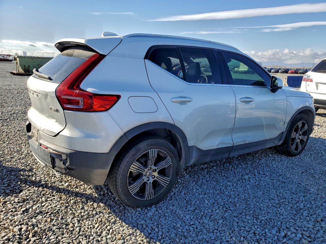 2019 VOLVO XC40
