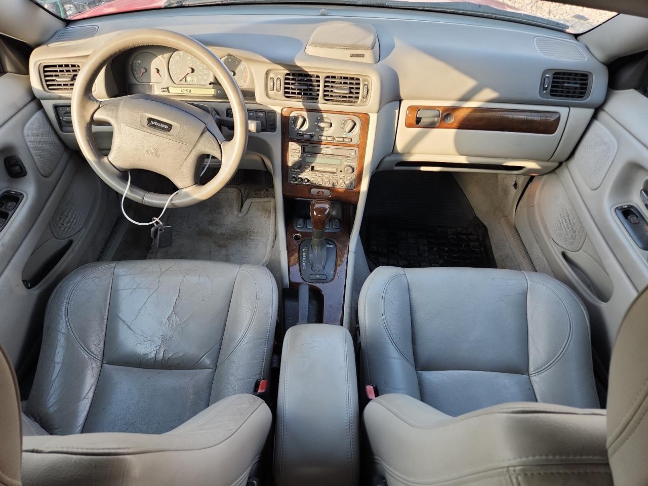 2004 VOLVO C70