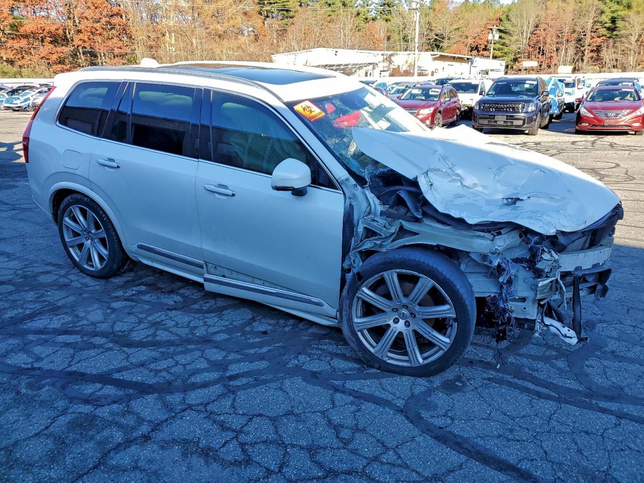 2016 VOLVO XC90