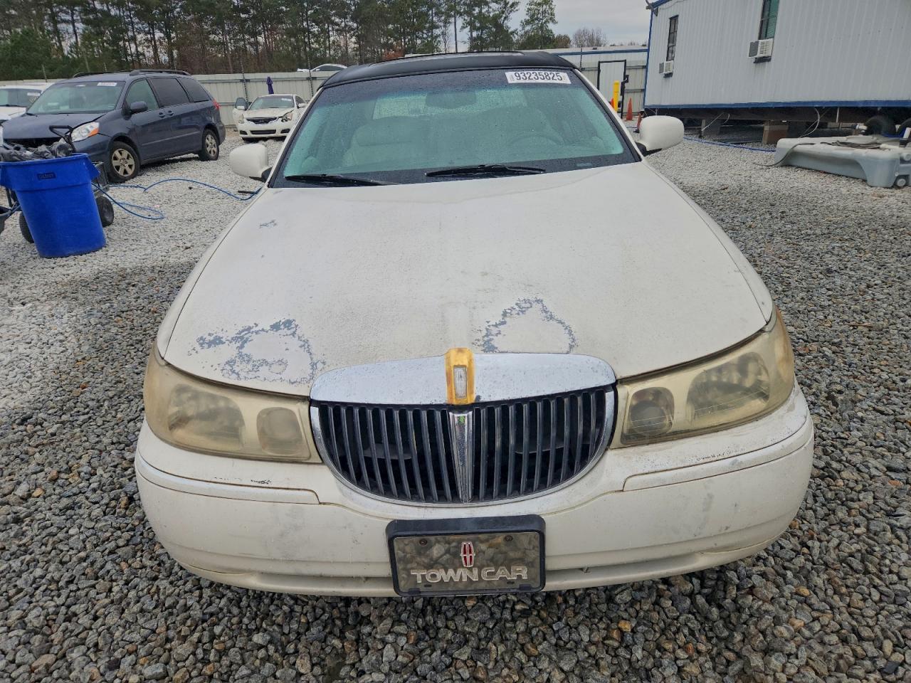 2000 LINCOLN Town Car