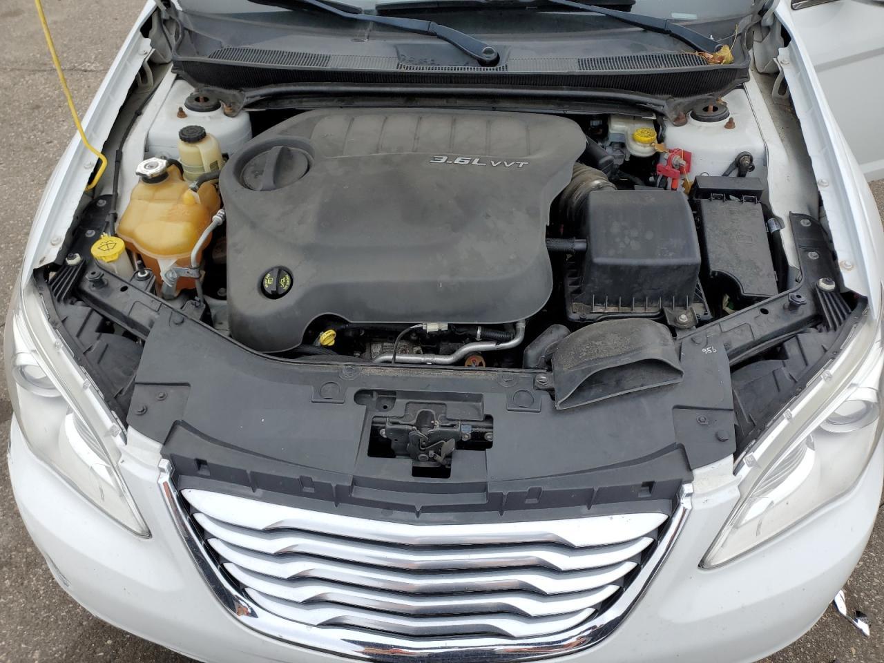2013 CHRYSLER 200