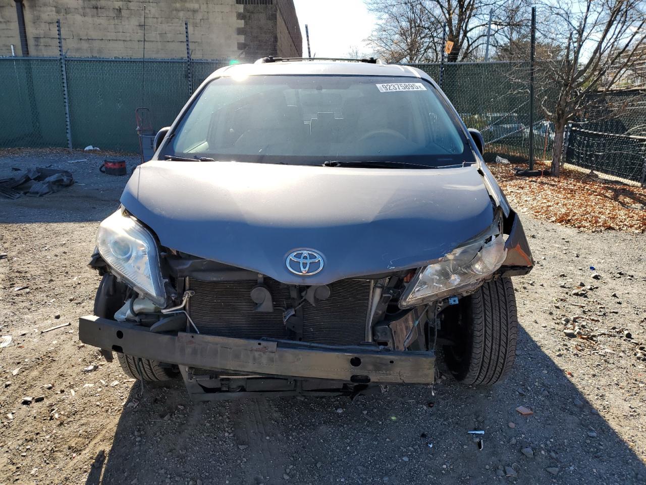 2014 TOYOTA SIENNA